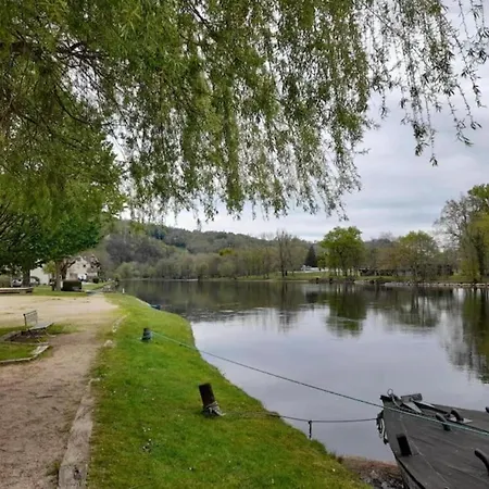 Casa de Férias Peaceful In Thedirac Lavercantière