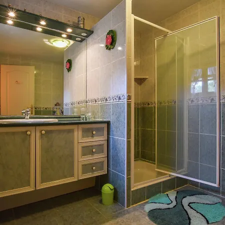Cosy With Swimming Pool