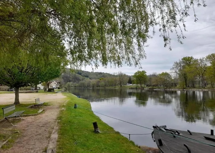 Prázdninový dům Peaceful In Thedirac Lavercantière
